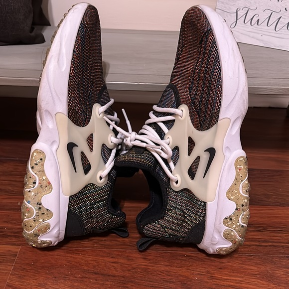 Size 9 Nike Phish Multi Colored Men’s Sneakers. Barley worn. Great condition. - Picture 2 of 5